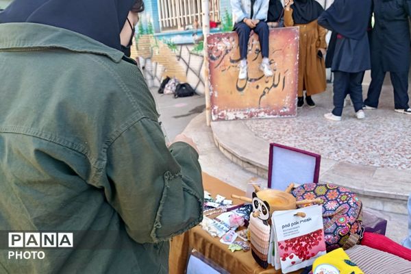 رنگِ خلاقیت در مدرسه رستمرودی پیچید؛ برگزاری بازارچه خوارزمی