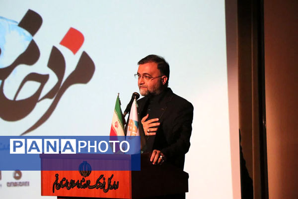 همایش ادبی هنری «مزد خدمت» در قم