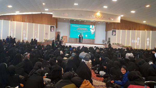 اعزام دختران مشهدی به سرزمین راهیان نور