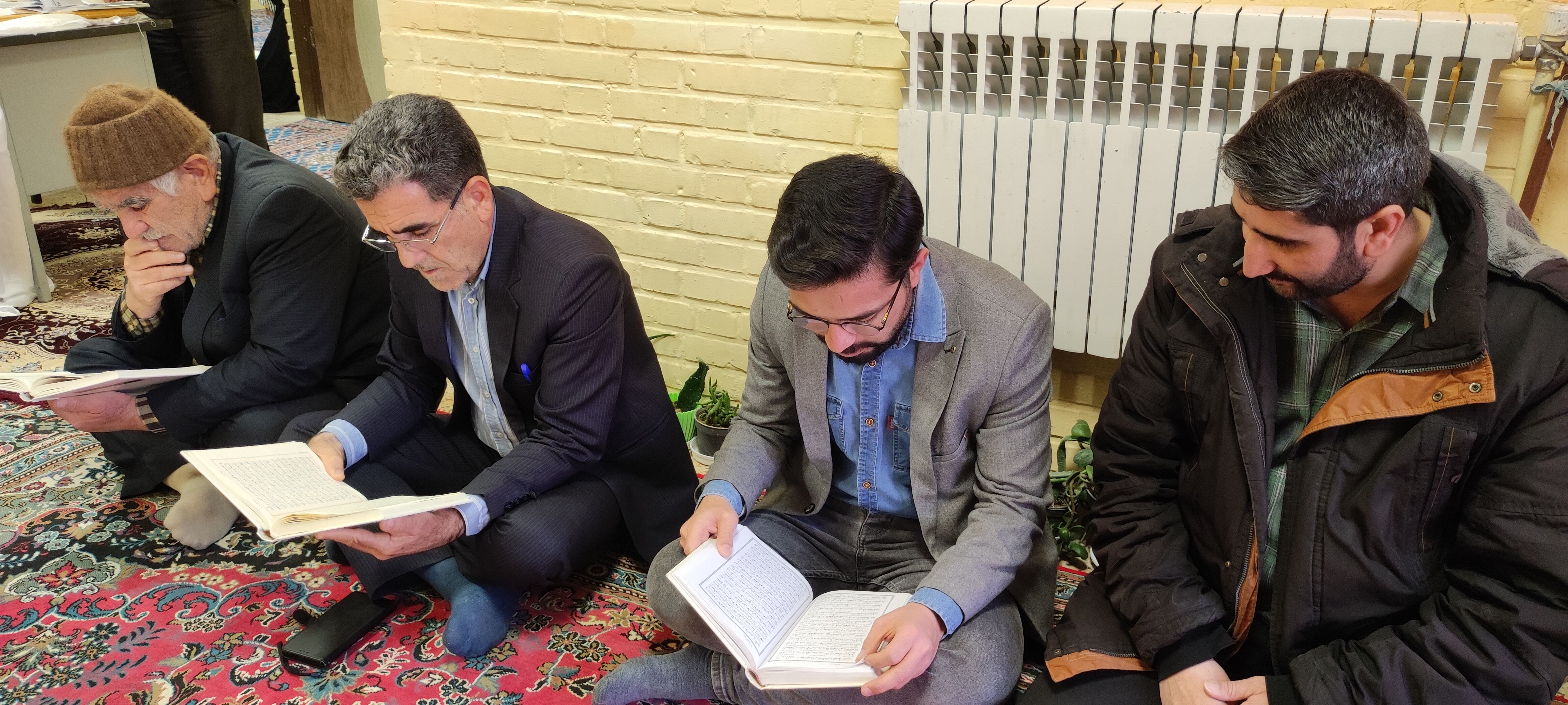 محفل انس با قرآن کریم در دبیرستان دخترانه شهدای زیارت 