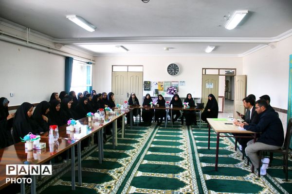 هم‌اندیشی پیشگامان تربیت در کبودرآهنگ