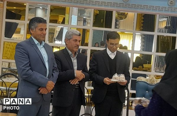 جشن ستارگان ویژه دانش آموزان دبیرستان حضرت معصومه (س) خلیل آباد