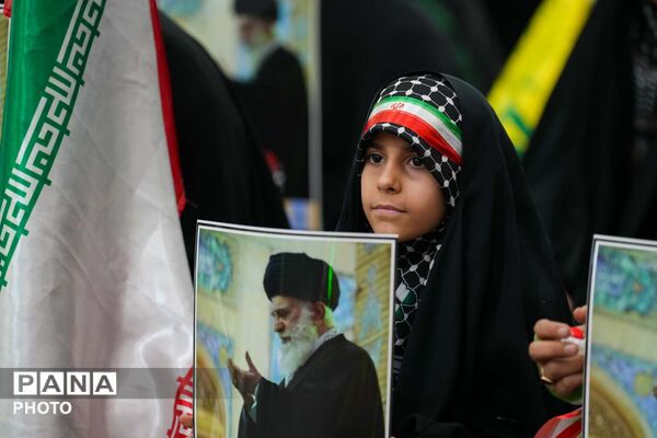 اجتماع بانوان انقلابی به مناسبت چهلم قائد امت و شهدای میناب در مسجد جمکران 