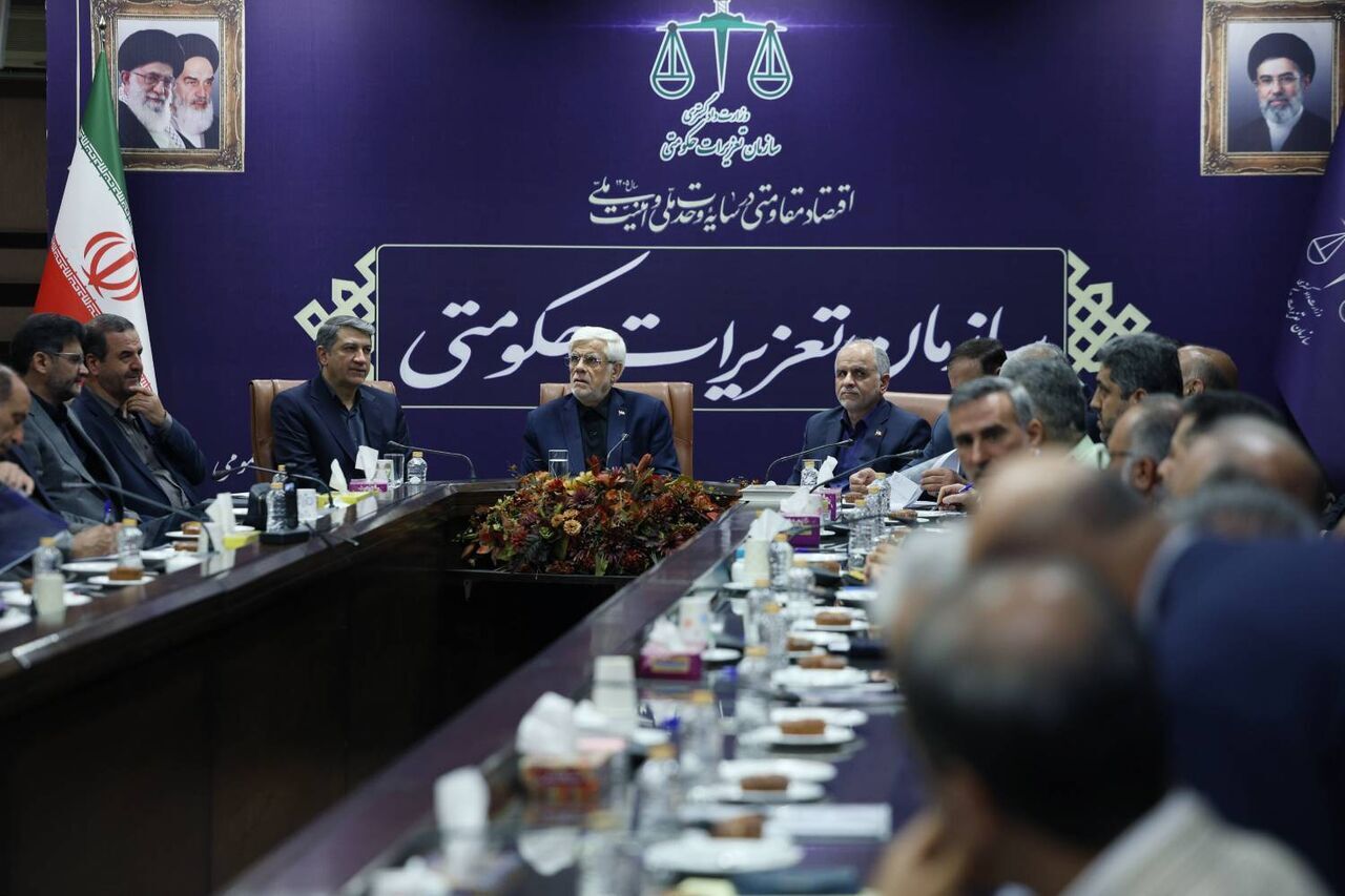 عارف: با گران‌فروشی و احتکار باید برخورد جدی شود