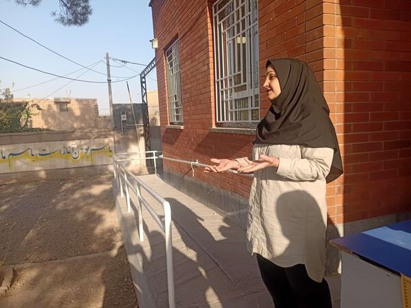 کارگاه آموزش فریادهای شادی و نغمه‌های آوایی در مدرسه مادر مهربان خلیل آباد