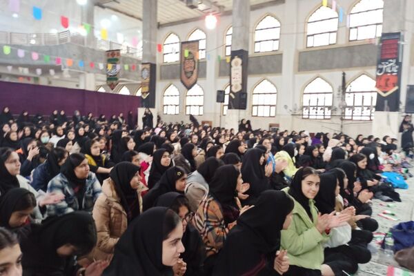 مدرسه شهید لطفی بهارستان‌دو میزبان جشن دهه فجر 