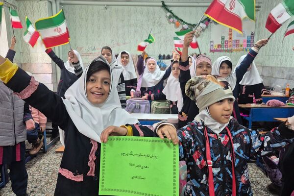 سبزِ سلامت، سپیدِ صداقت، سرخِ زندگی در دبستان هدی
