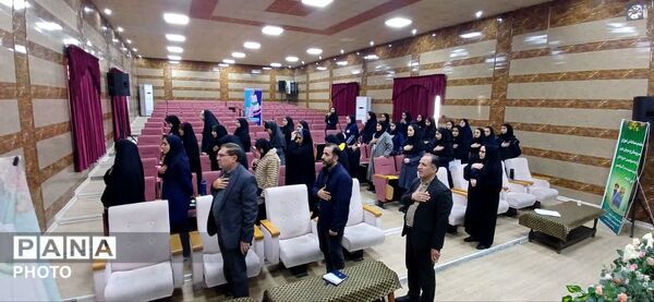 ایران فردا را دانش‌آموزان می‌سازند