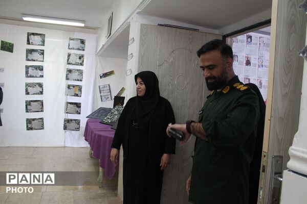  نمایشگاه فرهنگی هنری در هنرستان شهدای گمنام پرند