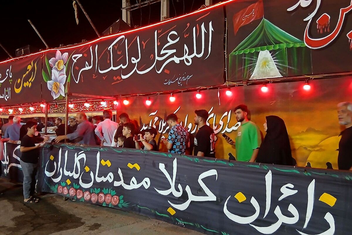 برپایی موکب «عشاق الحسین(ع)» سازمان دانش‌آموزی شهرستانهای تهران در مسیر زائران اربعین