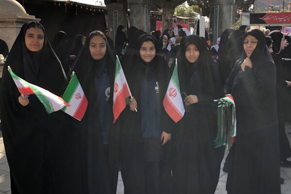 اجتماع عظیم دانش آموزان ناحیه دو شهرری به مناسبت یوم الله ۱۳ آبان در میدان نماز