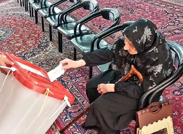 حضور دوباره‌ دلباختگان وطن با شور حسینی در پای صندوق های رأی