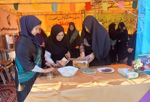 همکاری دانش آموزان خادمیار دبستان ضحی۲ با چایخانه دانش آموزی حضرت رضا(ع) شیروان