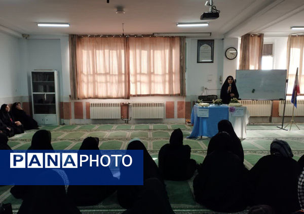 انتخابات انجمن اولیاء و مربیان در دبیرستان میعاد قم