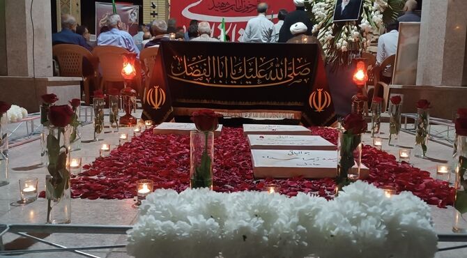 برگزاری آیین بزرگداشت رهبر شهید در گلزار شهدای بروجن 