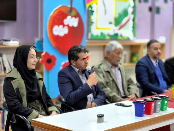 نیلوفرهای انقلاب در آب‌های ماندگار