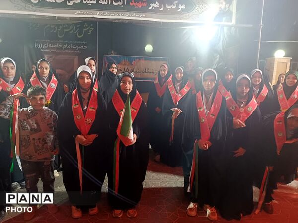 نقش‌آفرینی پیشتازان دبستان بنیاد ۱۵ خرداد در موکب سازمان دانش‌آموزی ابرکوه