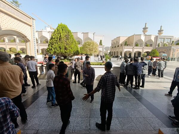 اجتماع 5 هزار نفری نوجوانان دانش آموز در حرم مطهر رضوی 