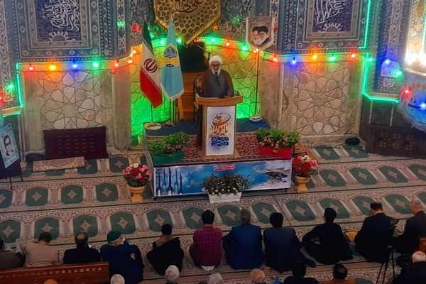 نماز عبادی جمعه این هفته با حضور پرشور مردم مؤمن و ولایت‌مدار ورامین 