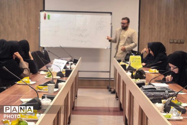 هفته بهداشت روان در بهارستان‌دو؛ از هم‌اندیشی مشاوران تا آموزش پیشگیری از خودکشی
