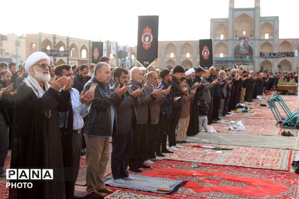 برپایی باشکوه نماز عید فطر در یزد