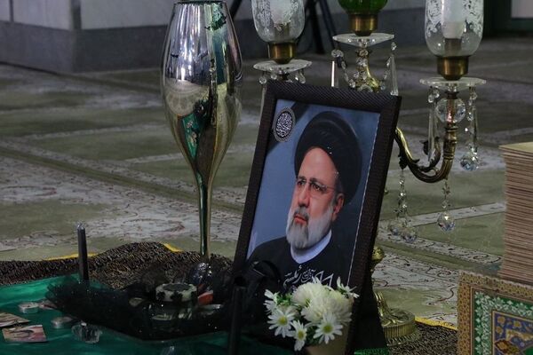 برگزاری مراسم سالگرد ارتحال امام خمینی(ره) و یادبود شهدای خدمت با حضور فرهنگیان شهرستان ری