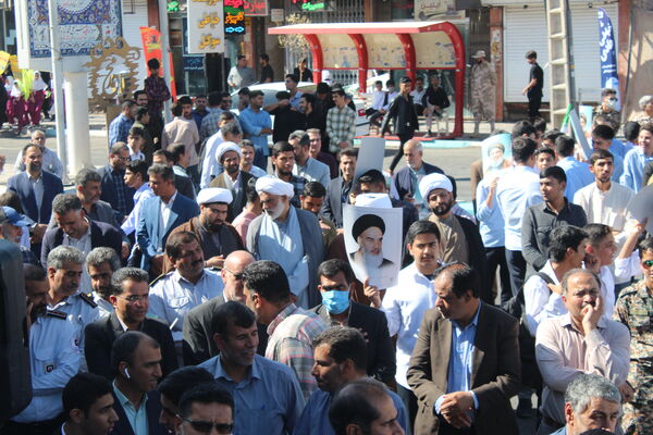 راهپیمایی روز دانش‌آموز در شهرستان بم