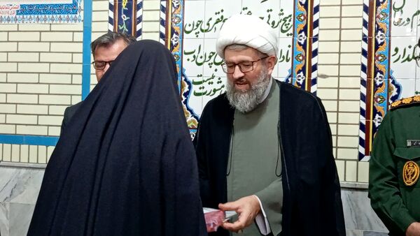 نماز جمعه با حضور دانش‌آموزان فعال بسیجی شهر بن