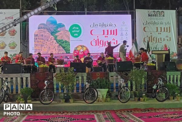 اولین جشنواره سیب در شیروان