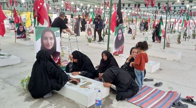 مراسم جاماندگان اربعین در جوار شهدای مدرسه شجره طیبه میناب