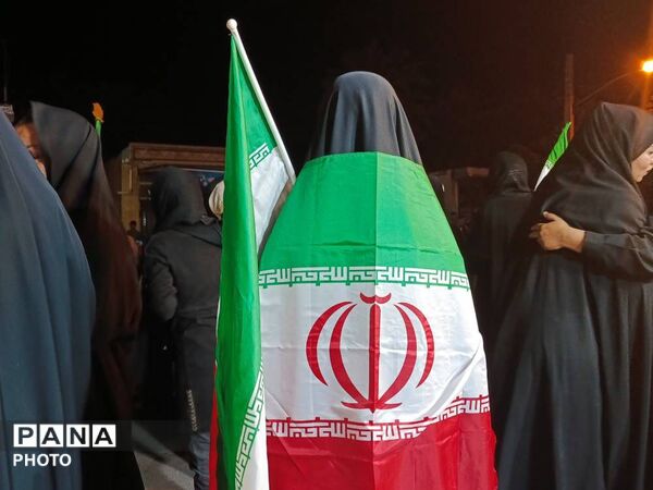 حضور پرشور مردم حاجی‌آباد در آیین‌ گرامیداشت شهدای انقلاب و دانش‌آموزان شجره طیبه