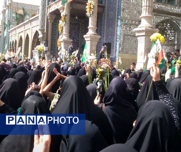 عشق و ارادت زائران حضرت معصومه(س) در قالب کاروان نمادین ورود ایشان به قم