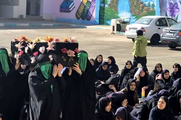 ویژه‌برنامه «یاس پهلو شکسته» در هنرستان الغدیر
