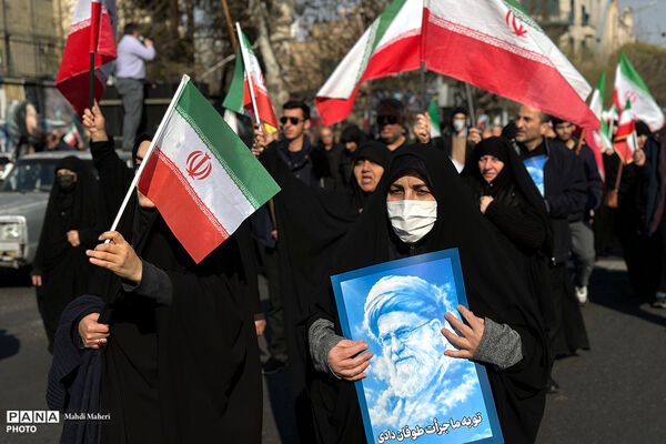 مراسم بیعت با سومین رهبر انقلاب در تهران - 1