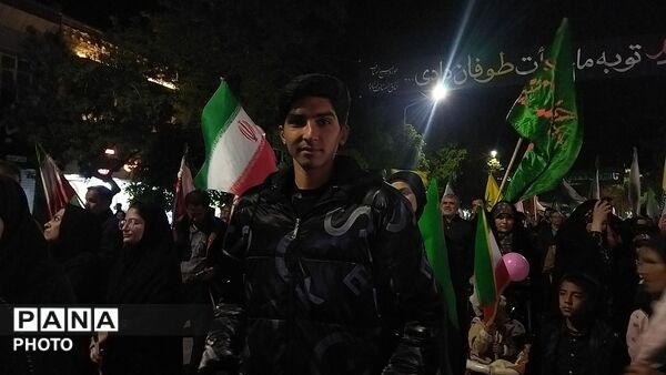 دختران نیشابوری در صف اول تجمعات-۳