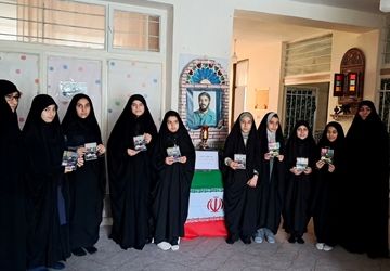 اهدای جوایز به دانش آموزان دارالقرآن تمدن خورزوق