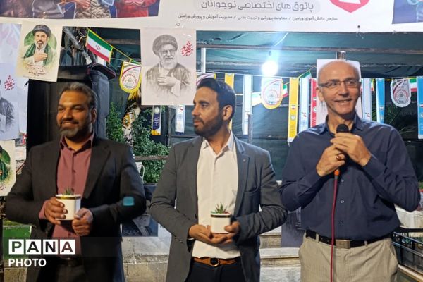 غرفه شهدای دانش آموز ورامین میزبان شما در میدان امام حسین با برنامه‌های فرهنگی