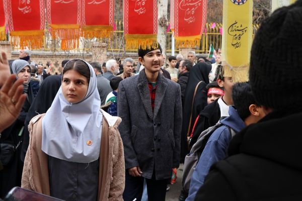 پیشتازان؛ راویان امروزِ انقلاب