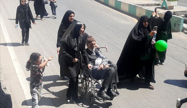 جاماندگان اربعین حسینی در  راهپیمایی حرم تا حرم نیشابور 