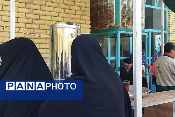گذری بر فعالیت چایخانه مسجد جامع در روز جمعه 
