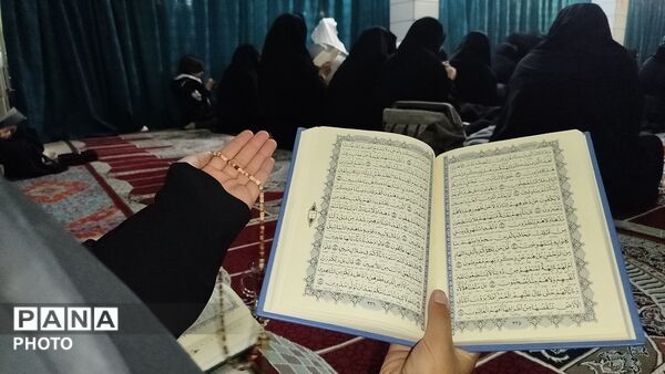مردم دزک در شب قدر در مسجد امام حسین (ع) به نیایش و عبادت پرداختند
