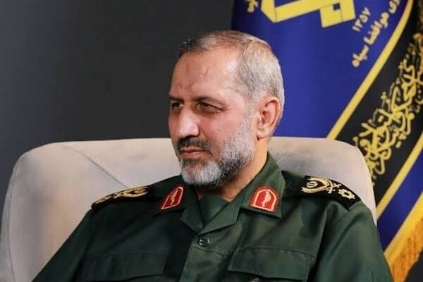 عقب‌نشینی‌ دشمن نتیجه پشتیبانی مردم در خیابان‌ها از میدان است