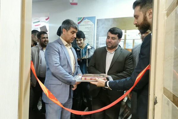 بیعت نوجوانان مدرسهٔ امام خمینی (ره) قرچک با آرمان‌های امام راحل در چهل و هفتمین جشن پیروزی انقلاب 