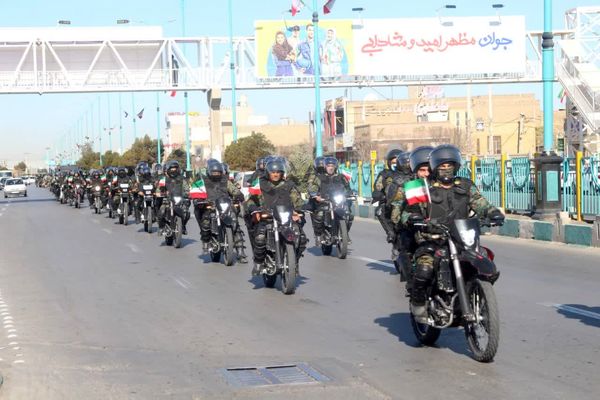 مراسم نمادین ورود امام خمینی(ره) در فرودگاه شهید صدوقی یزد