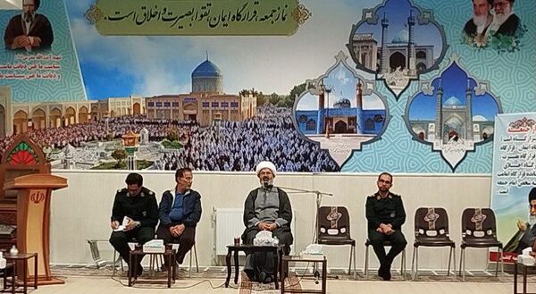 دیدار فرماندهان بسیج دانش آموزی مدارس کاشمر با امام‌ جمعه شهرستان