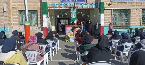 جشن دهه فجر در دبیرستان هاجر بیرجند