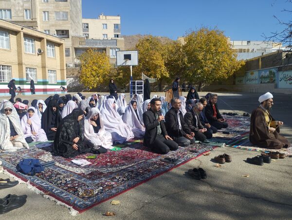 سجده‌ای برای آبادی