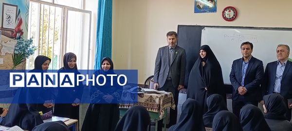 بازدید مدیرکل امور شاهد وزارت آموزش و پرورش از دبیرستان شاهد زینبه