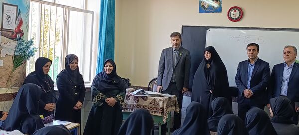 بازدید مدیرکل امور شاهد وزارت آموزش و پرورش از دبیرستان شاهد زینبه