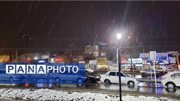 بارش برف در نقاط مختلف شهر مشهد مقدس